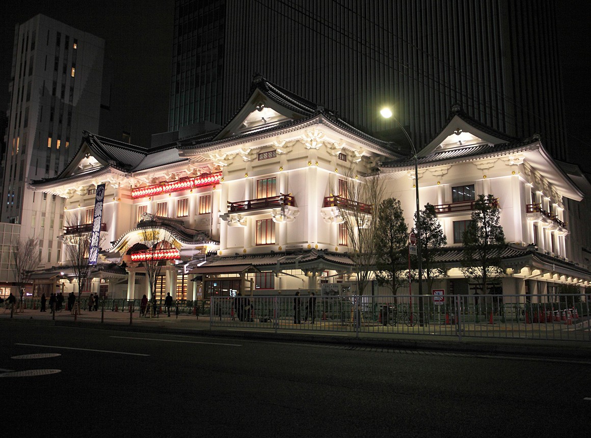 歌舞伎座のライトアップ